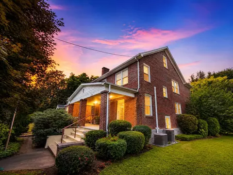 2704 Floraland Dr NW, Roanoke, VA 24012