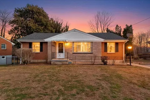 909 Chester Ave, Roanoke, VA 24019