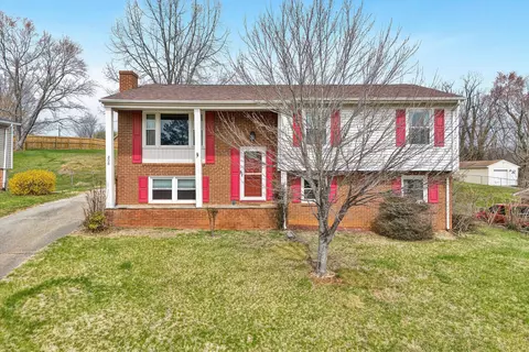 808 Mason Rd, Vinton, VA 24179