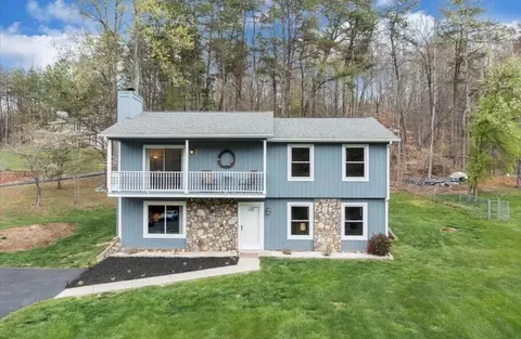 1190 Mountain Pass Rd, Blue Ridge, VA 24064