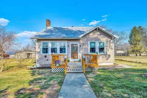 97 Woodman Ave, New Castle, VA 24127