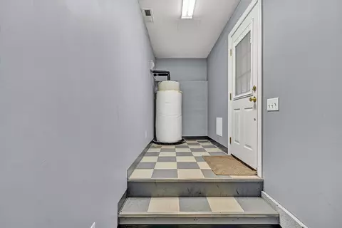 Entry Way - 116 Dustys Rd, Covington, VA 24426 photo 7 of 9