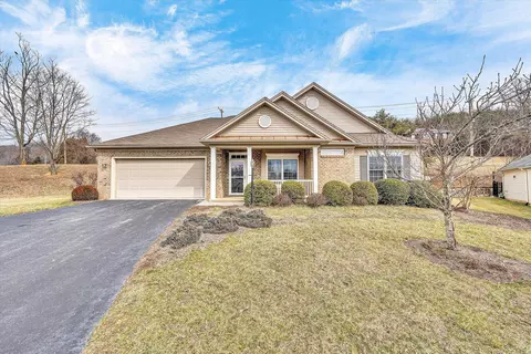 1365 Aarons Run Cir, Salem, VA 24153