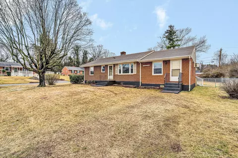 3853 Thompsons Ln, Roanoke, VA 24018