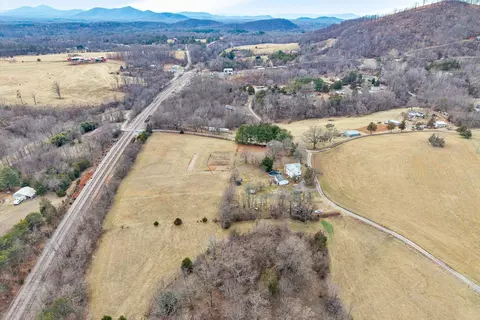 View/Area - 1045 Emerald Dr, Goodview, VA 24095 photo 2 of 10