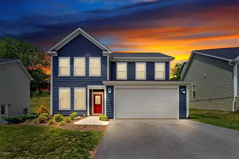 2130 Kings Walk Dr NE, Roanoke, VA 24012