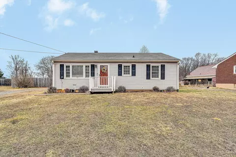 1072 Garner Rd, Vinton, VA 24179