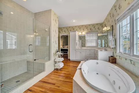Bath - 115 Sconset Dr, Penhook, VA 24137 photo 3 of 7