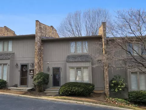 3363 Londonderry Ln, Roanoke, VA 24018