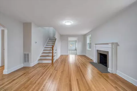 Living - 204 Beech St NW, Roanoke, VA 24017 photo 3 of 12