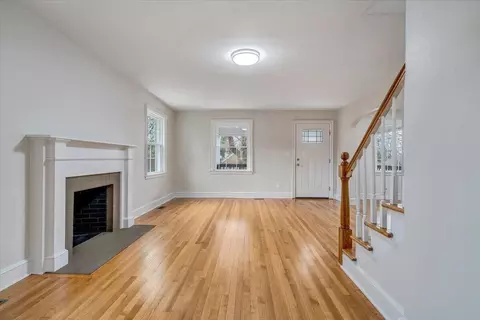 Living - 204 Beech St NW, Roanoke, VA 24017 photo 6 of 12