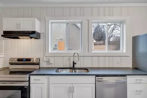 Kitchen - 204 Beech St NW, Roanoke, VA 24017 photo 3 of 4