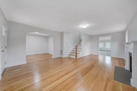 Living - 204 Beech St NW, Roanoke, VA 24017 photo 4 of 12
