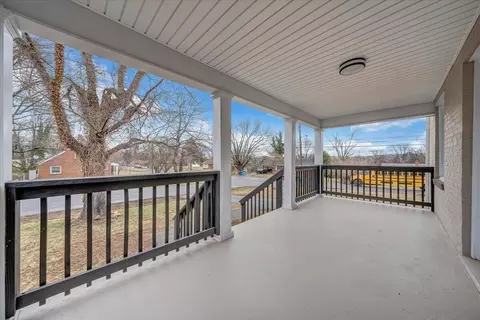 Exterior - 204 Beech St NW, Roanoke, VA 24017 photo 2 of 8