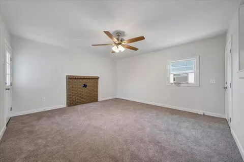 Living - 204 Beech St NW, Roanoke, VA 24017 photo 10 of 12