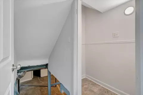Entry Way - 204 Beech St NW, Roanoke, VA 24017 photo 5 of 6