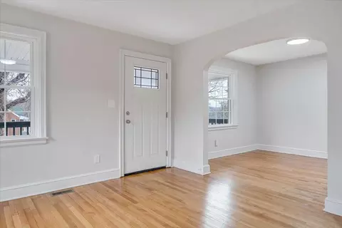 Living - 204 Beech St NW, Roanoke, VA 24017 photo 7 of 12