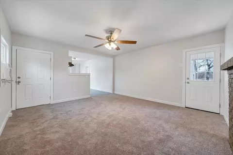 Living - 204 Beech St NW, Roanoke, VA 24017 photo 11 of 12