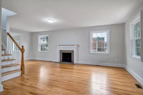 Living - 204 Beech St NW, Roanoke, VA 24017 photo 2 of 12