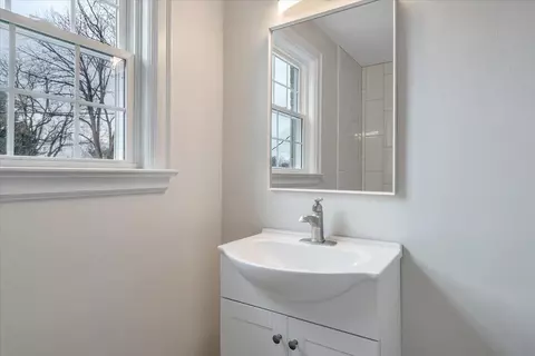 Bath - 204 Beech St NW, Roanoke, VA 24017 photo 2 of 2