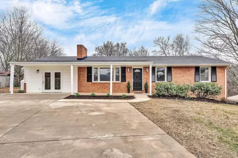 1462 Lakeridge Cir, Troutville, VA 24175