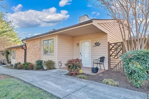 438 Windward Dr, Roanoke, VA 24018