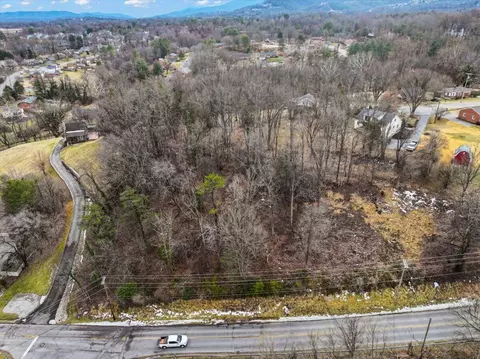 916 Homestead Dr, Salem, VA 24153