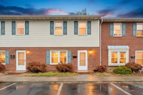 435 W Burwell St, Salem, VA 24153