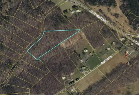 6 Red Barn Ln, Wirtz, VA 24184