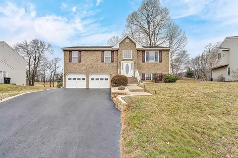 4737 Celtic Cir, Salem, VA 24153