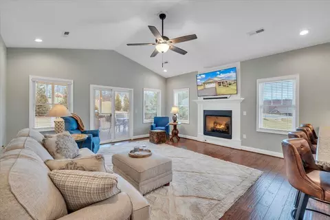 Living - 341 Bermuda Dr, Hardy, VA 24101 photo 2 of 3
