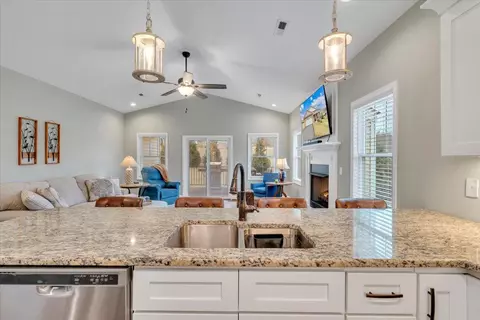 Kitchen - 341 Bermuda Dr, Hardy, VA 24101 photo 6 of 8