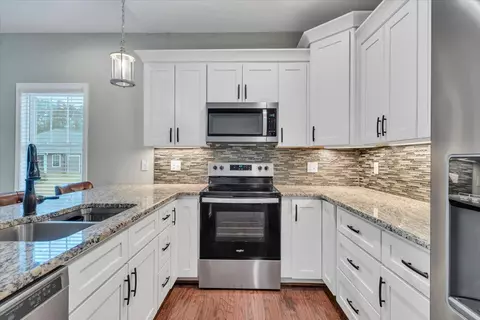 Kitchen - 341 Bermuda Dr, Hardy, VA 24101 photo 4 of 8