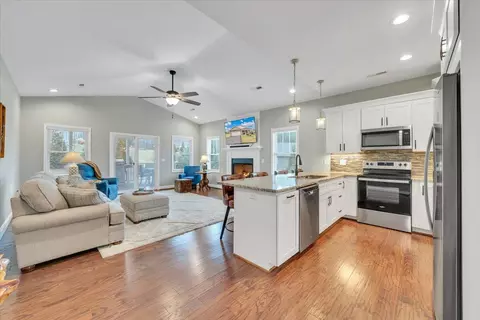 Kitchen - 341 Bermuda Dr, Hardy, VA 24101 photo 2 of 8