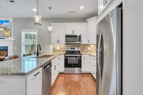 Kitchen - 341 Bermuda Dr, Hardy, VA 24101 photo 3 of 8
