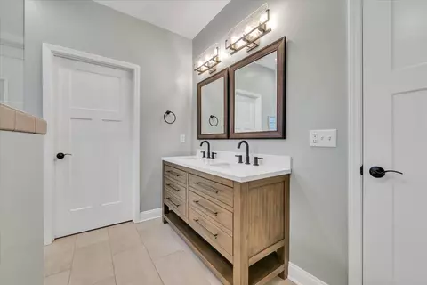 Bath - 341 Bermuda Dr, Hardy, VA 24101 photo 5 of 5
