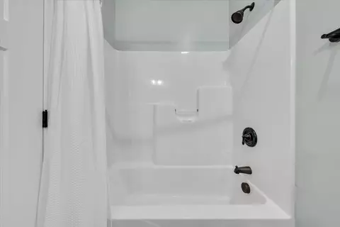 Bath - 341 Bermuda Dr, Hardy, VA 24101 photo 3 of 5