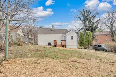 Exterior - 2002 Wayne St NE, Roanoke, VA 24012 photo 5 of 13