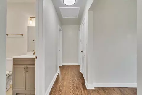 Entry Way - 2002 Wayne St NE, Roanoke, VA 24012 photo 4 of 4