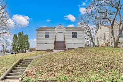 Exterior - 2002 Wayne St NE, Roanoke, VA 24012 photo 8 of 13
