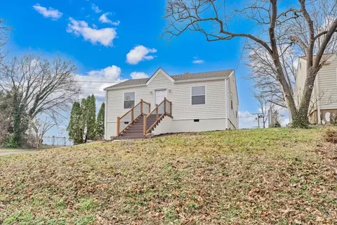 Exterior - 2002 Wayne St NE, Roanoke, VA 24012 photo 9 of 13