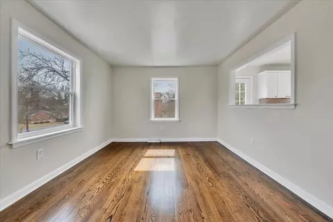 Living - 2002 Wayne St NE, Roanoke, VA 24012 photo 2 of 5