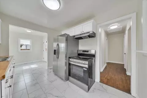 Entry Way - 2002 Wayne St NE, Roanoke, VA 24012 photo 1 of 4