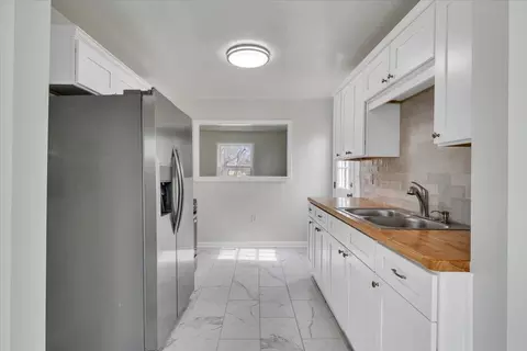 Kitchen - 2002 Wayne St NE, Roanoke, VA 24012 photo 4 of 5