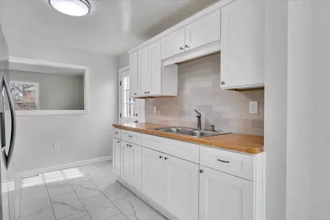 Kitchen - 2002 Wayne St NE, Roanoke, VA 24012 photo 5 of 5