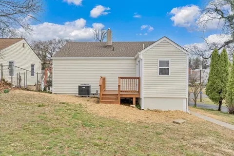 Exterior - 2002 Wayne St NE, Roanoke, VA 24012 photo 6 of 13