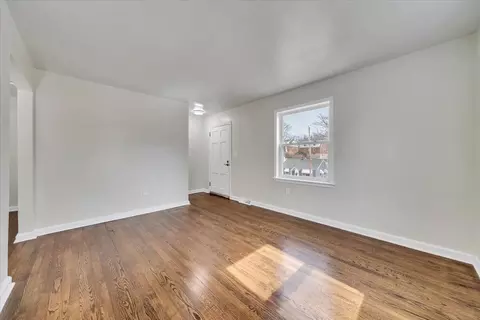 Living - 2002 Wayne St NE, Roanoke, VA 24012 photo 4 of 5