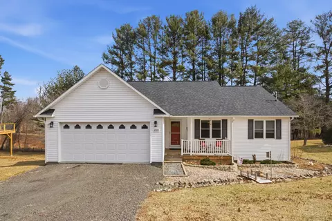 209 Courtland Cir, Galax, VA 24333