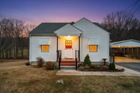 5344 Downing St, Roanoke, VA 24018