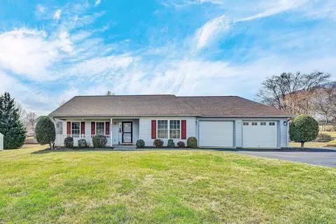 6008 Farmhouse Ln, Roanoke, VA 24012